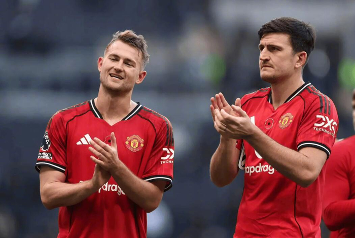 开云体育-罗马诺透露梅努留曼联内幕,那不勒斯曾深入谈判|马奎尔|哈里-马奎尔|贝西克塔斯|足球转会市场|迈克尔-卡里克_新浪体育_新浪新闻