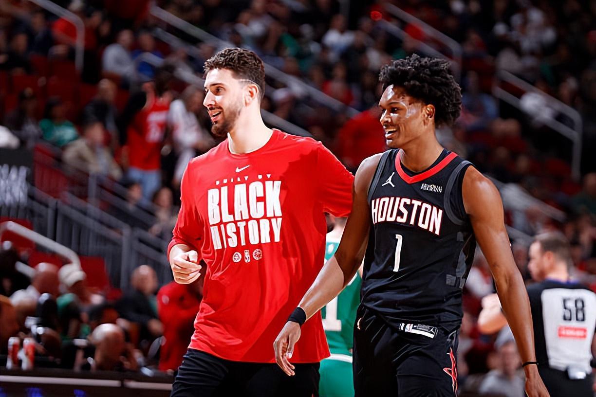 kaiyun-攻防两端都被各种限制，但火箭还在继续让后场新星担任控卫？